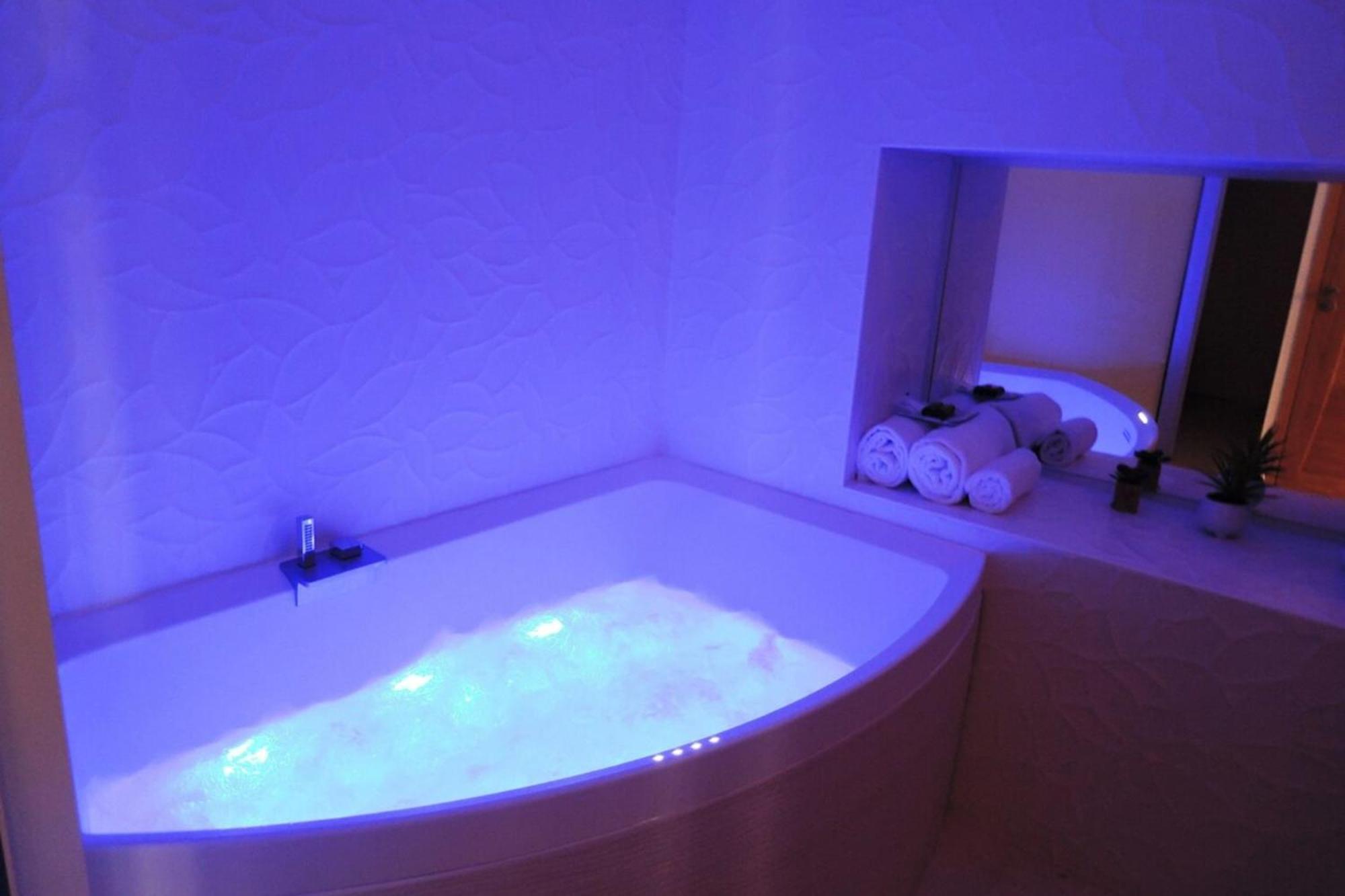 L'Eau Vive - sauna et jacuzzi en centre piéton Annecy Exterior foto