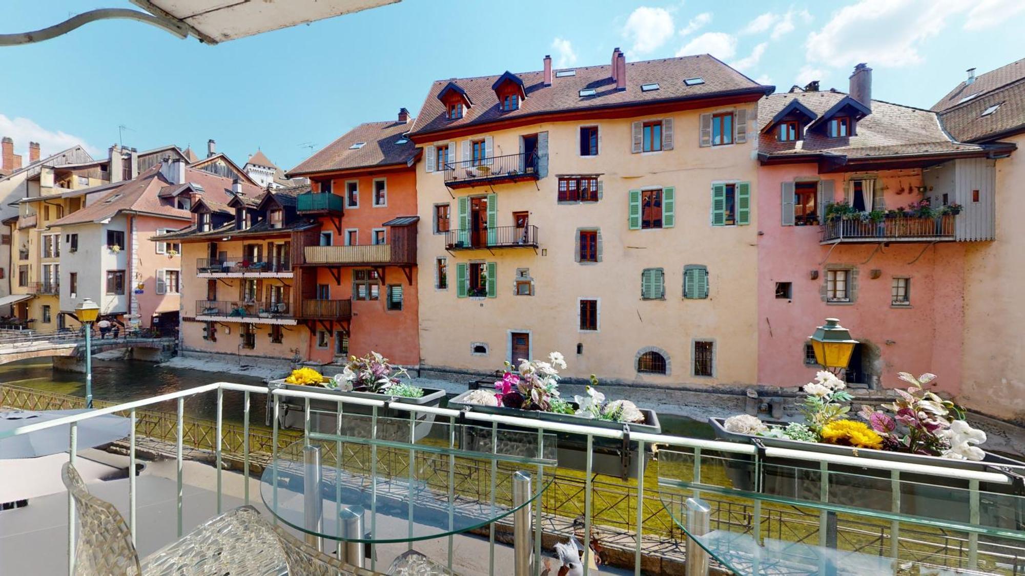 L'Eau Vive - sauna et jacuzzi en centre piéton Annecy Exterior foto